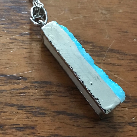 Aqua Coloured Stone Pendant Necklace - 18 inch length - Picture 6 of 11